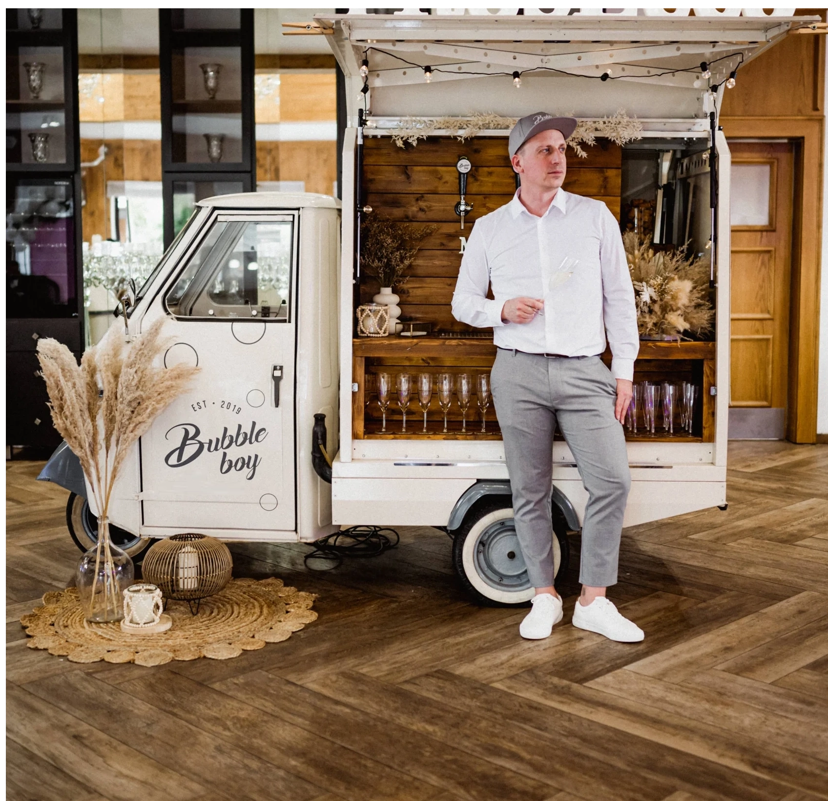 Frizzante bar - Prosecco van; Bubble boy